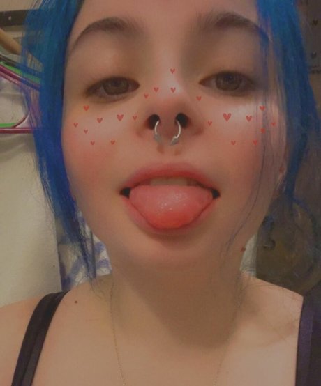 Littlemadds26 model nude pic