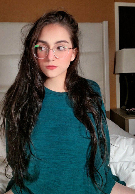 aevimari model naked galleries