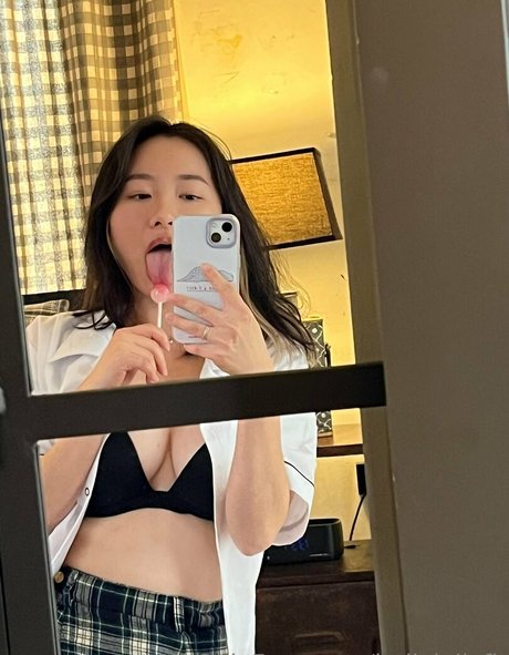 bellyjellyfh nude actress pics