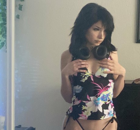 yourluvrgrl sex star img