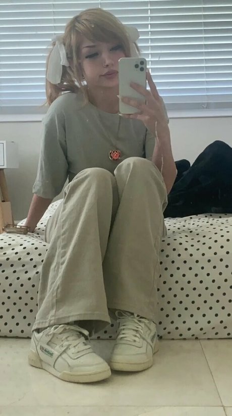 yourluvrgrl naked star pic