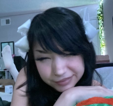 yourluvrgrl pornographic model image