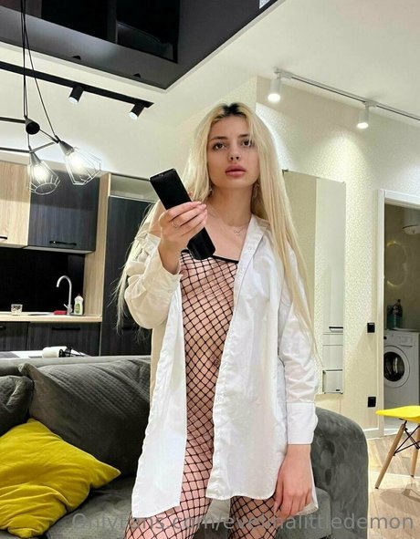 evelinalittledemon erotic model photo