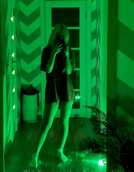 evelinalittledemon pornstar exclusive pictures