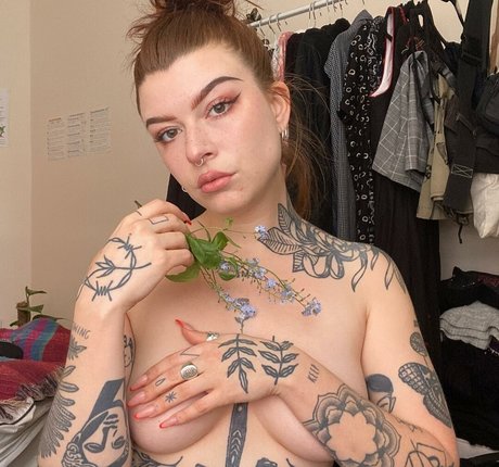 IvyElf model pornographic photo