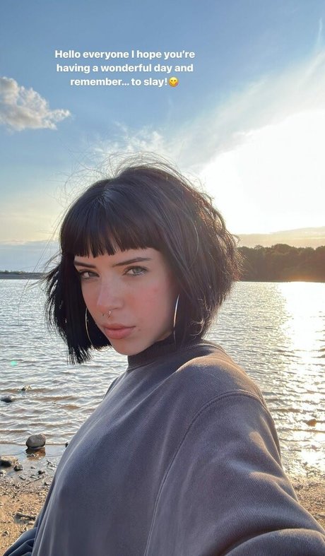 Chloe Hodgson xxx actress photos