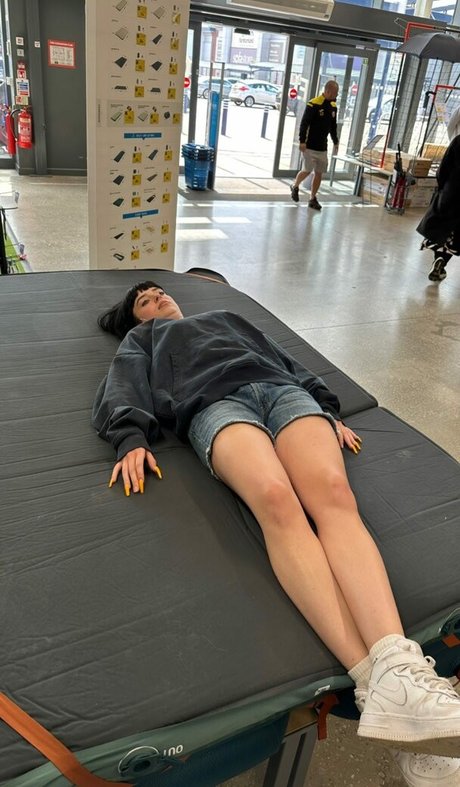 Chloe Hodgson model nudes picture