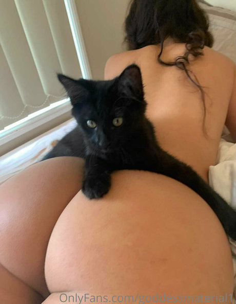 Goddessmaterial1 hot model pic