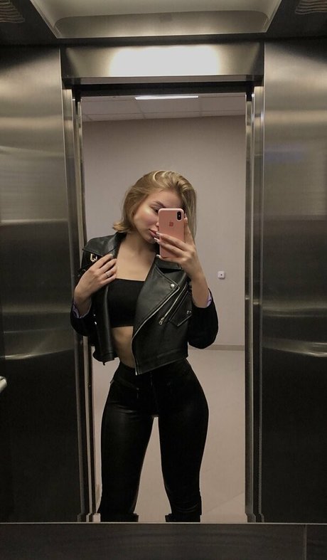 elllleeee beautiful actress pics