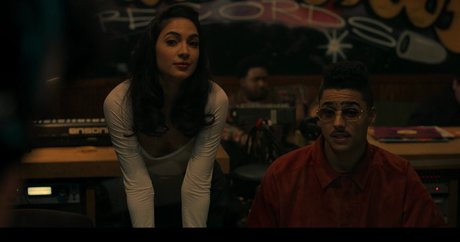 Natalee Linez adult model pics