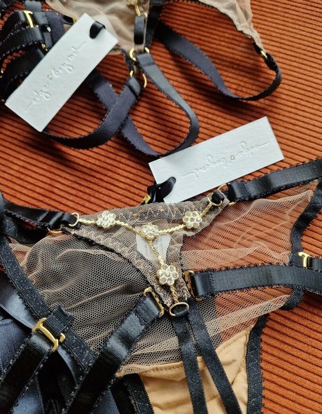 favlibrarian model pornographic images