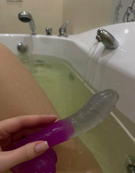 lolasecretstories naked star pics