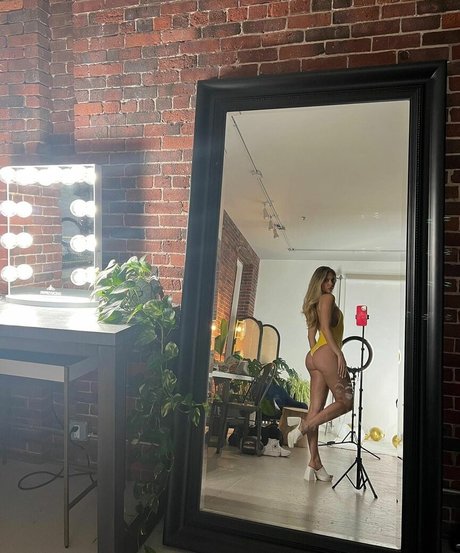 Mariel Alverez Fernandez pornstar art photo