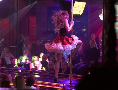 Stormy Daniels star beautiful img