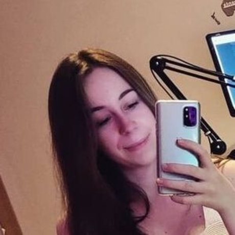 actuallyalisa model hot pictures