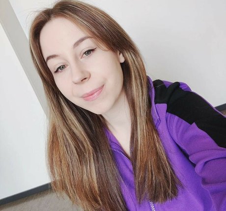 actuallyalisa model art pics