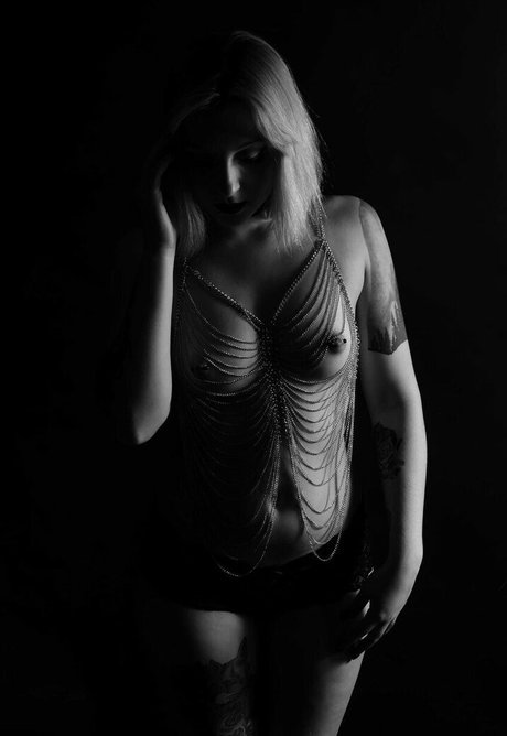 Midnight Mary erotic actress gallery