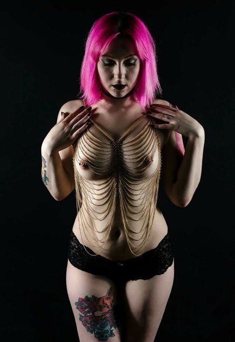 Midnight Mary pretty star pic