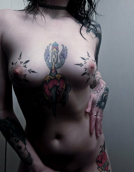 Midnight Mary model pretty img