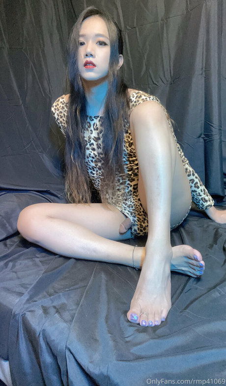 CharlotteNiya erotic model image