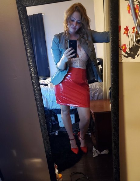 temptressqueen1 model top image