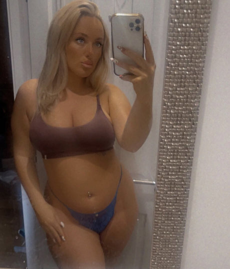 Caitlin Appleyard nude star image