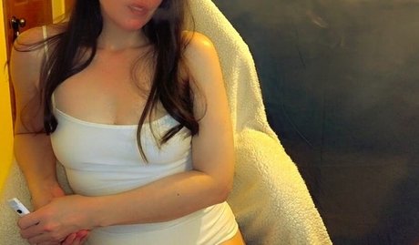 Molly Nova high quality star photos