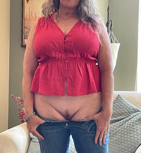 Smokey Chestnut nude model pictures