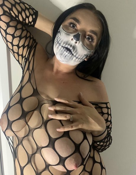 tashag18 model nude pictures