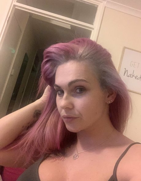 roxikeogh model erotic pics