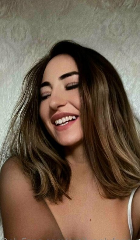 emilyon free actress picture