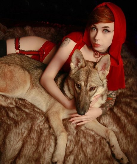 Ember Wolf model erotic picture