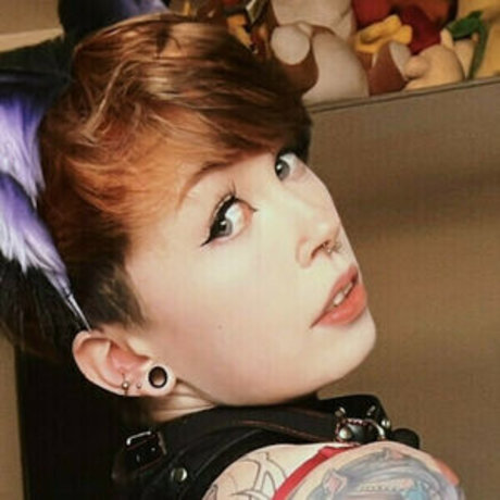 Ember Wolf nude star picture