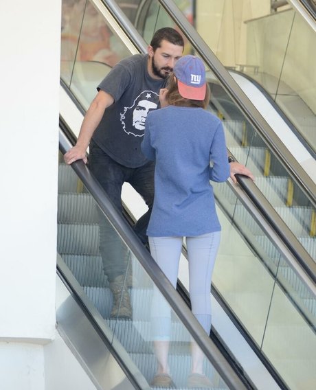 Mia Goth xxx actress galleries