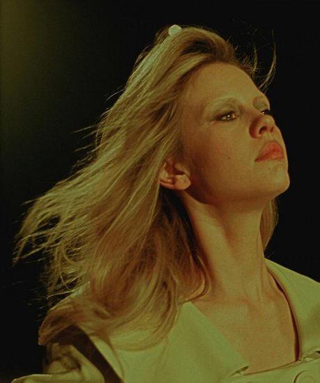 Mia Goth actress picture