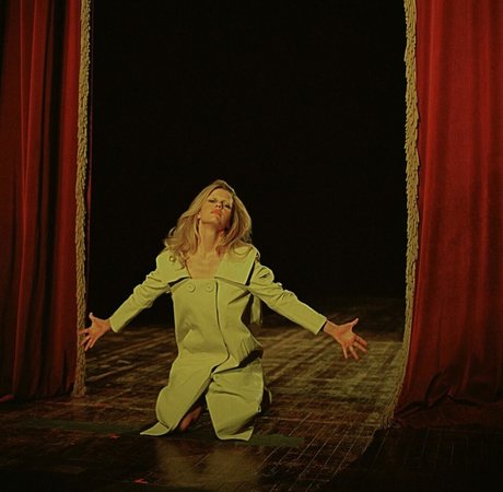 Mia Goth star pornographic pic