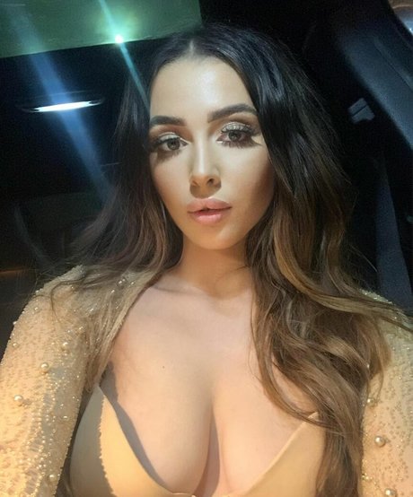 nidakhan model nudes pictures