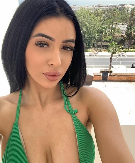 nidakhan pretty pornstar photos