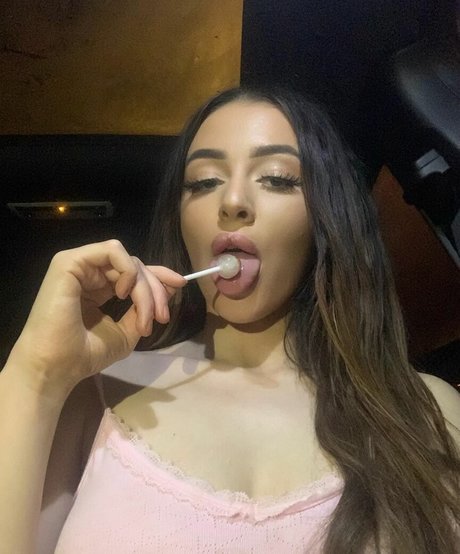 nidakhan model sexy photos