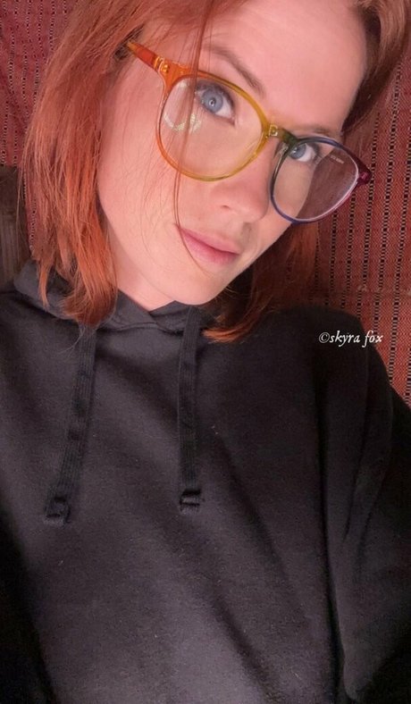 Skyra Fox erotic model image