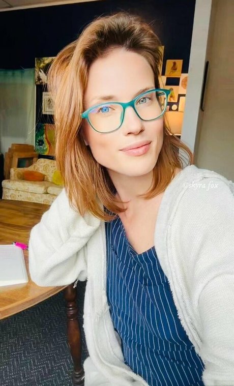 Skyra Fox nice pornstar images