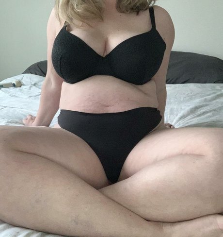 TheeJanessa pretty pornstar gallery