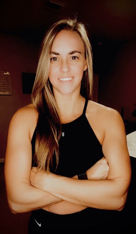 BikiniSquats model high quality pic