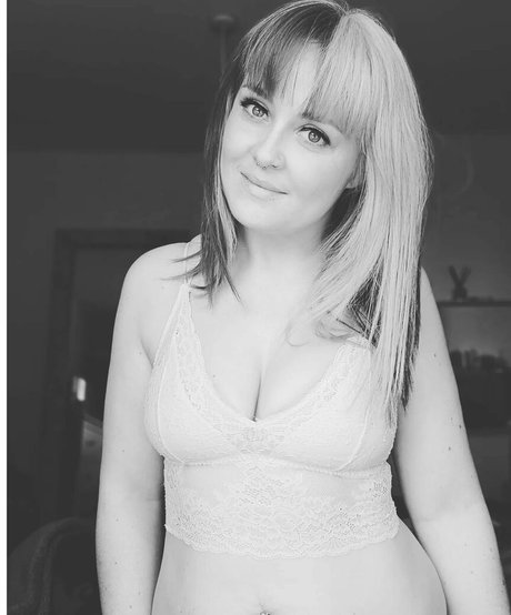 constanceflame perfect model photo