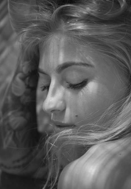 thiskindasnow nudes model pics