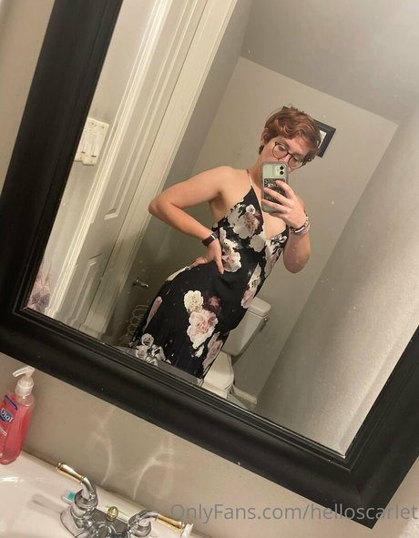 reddhotqueen model pornographic photo