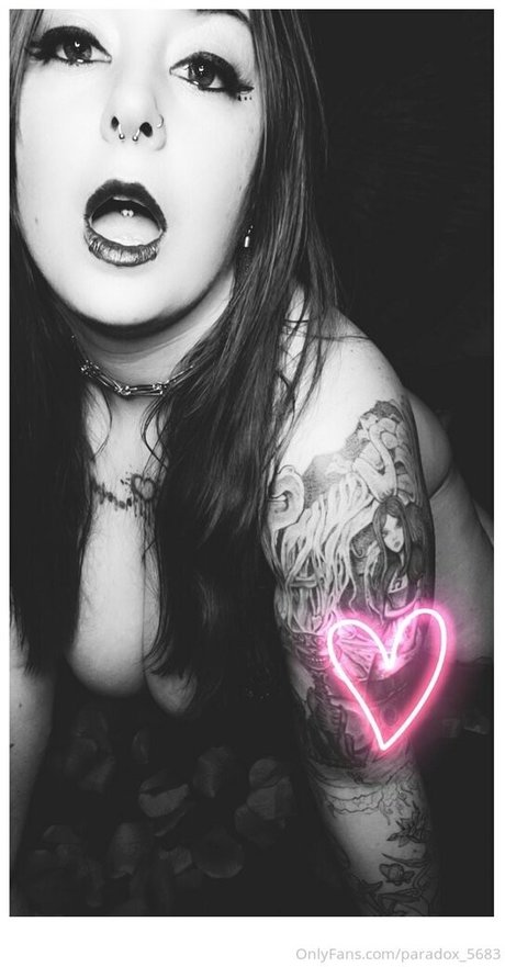 paradox 5683 naked model images