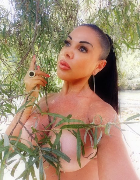 soniaeyes star erotic photo