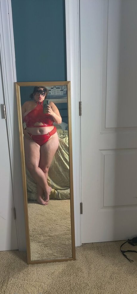 coralust hot model pics