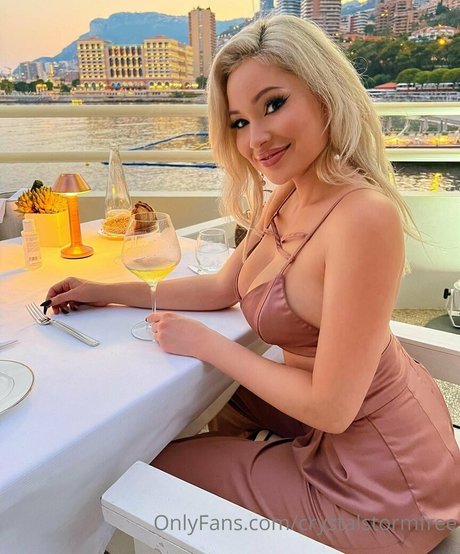 crystalstormfree star naked photo